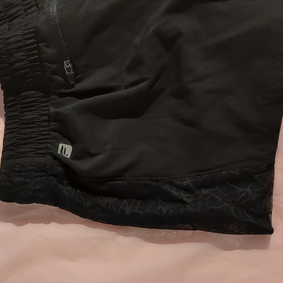 Fabletics shorts - Picture 4 of 6